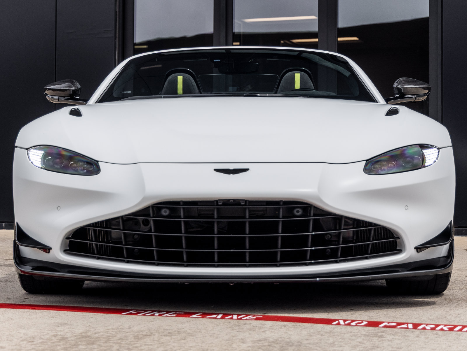 Used 2023 Aston Martin V8 Vantage Roadster RWD image 4