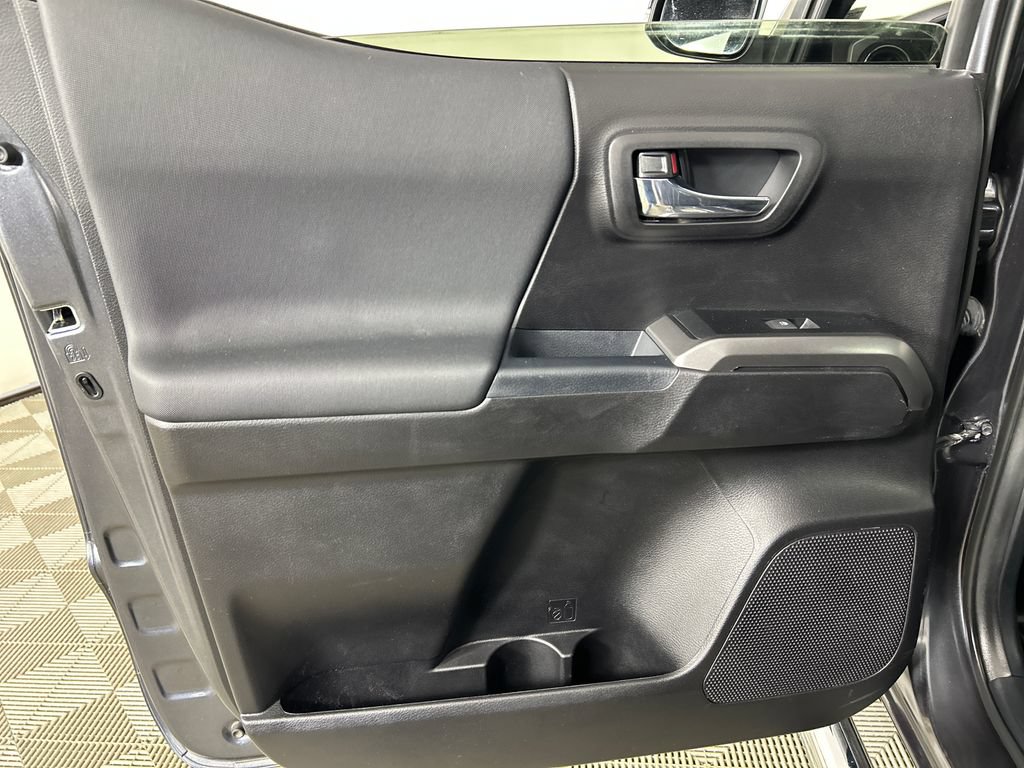 Used 2021 Toyota Tacoma TRD Off-Road AWD/4WD image 17