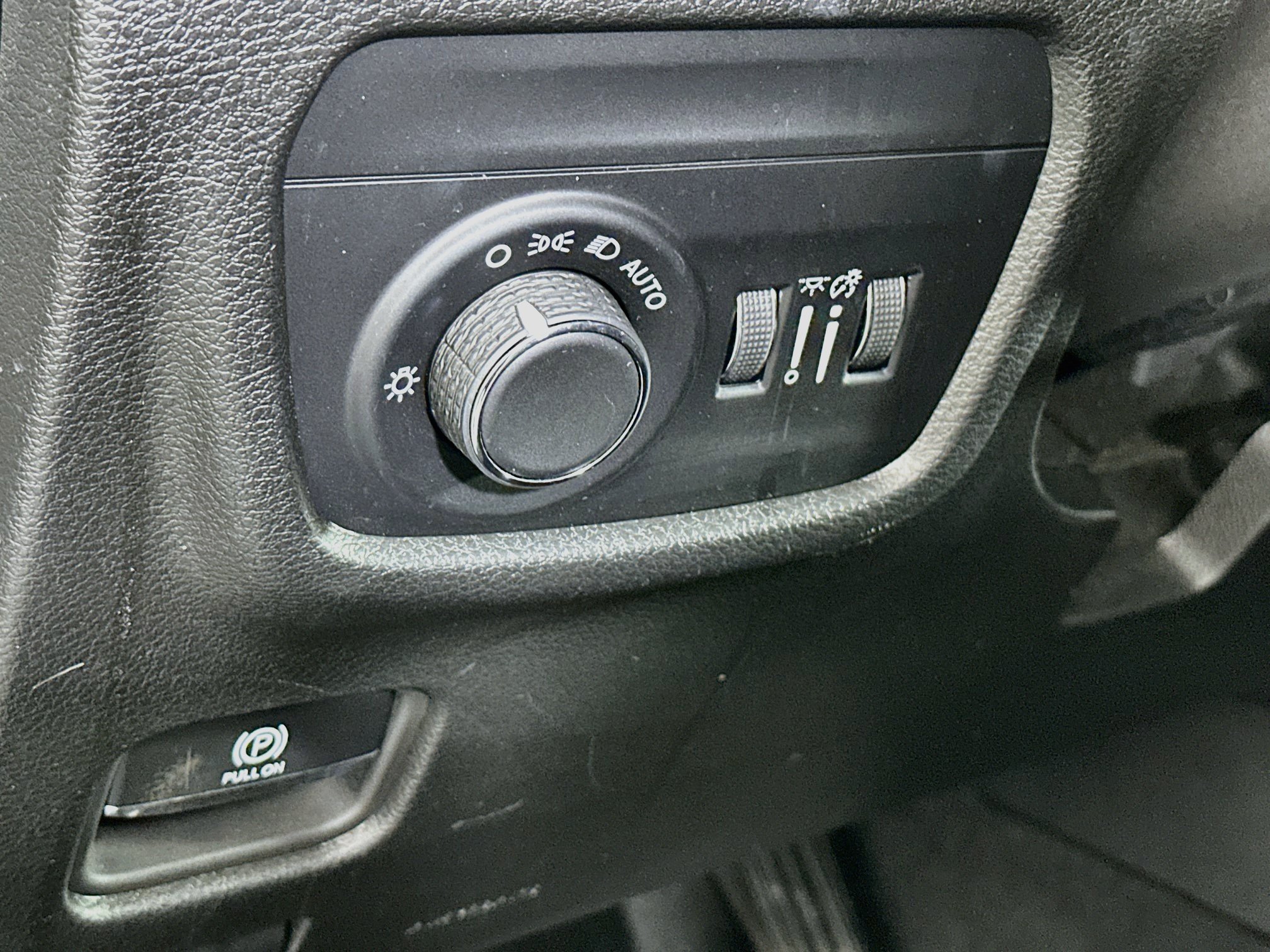 Used 2023 Jeep Grand Cherokee Laredo w/ Luxury Tech Group I AWD/4WD image 17