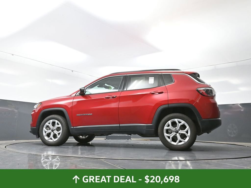 Used 2025 Jeep Compass Latitude image 60