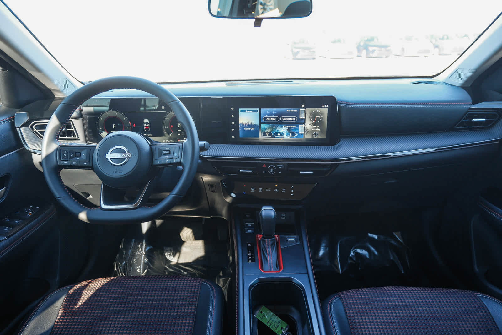 New 2025 Nissan Kicks SR FWD image 14