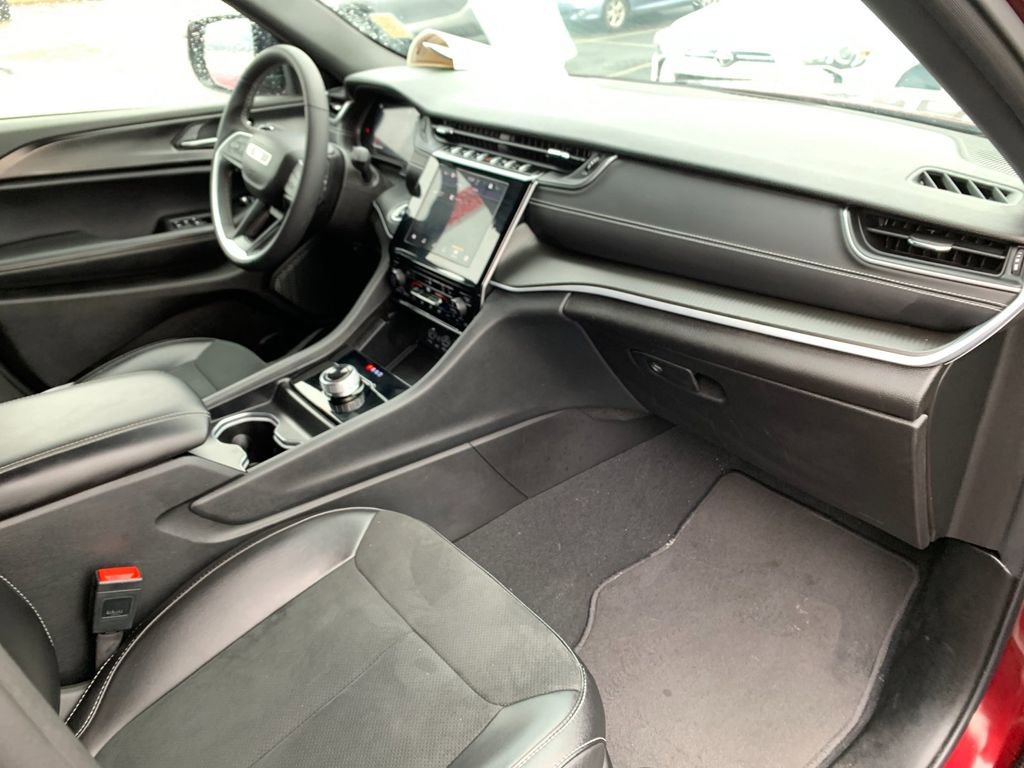 Used 2024 Jeep Grand Cherokee Altitude image 17