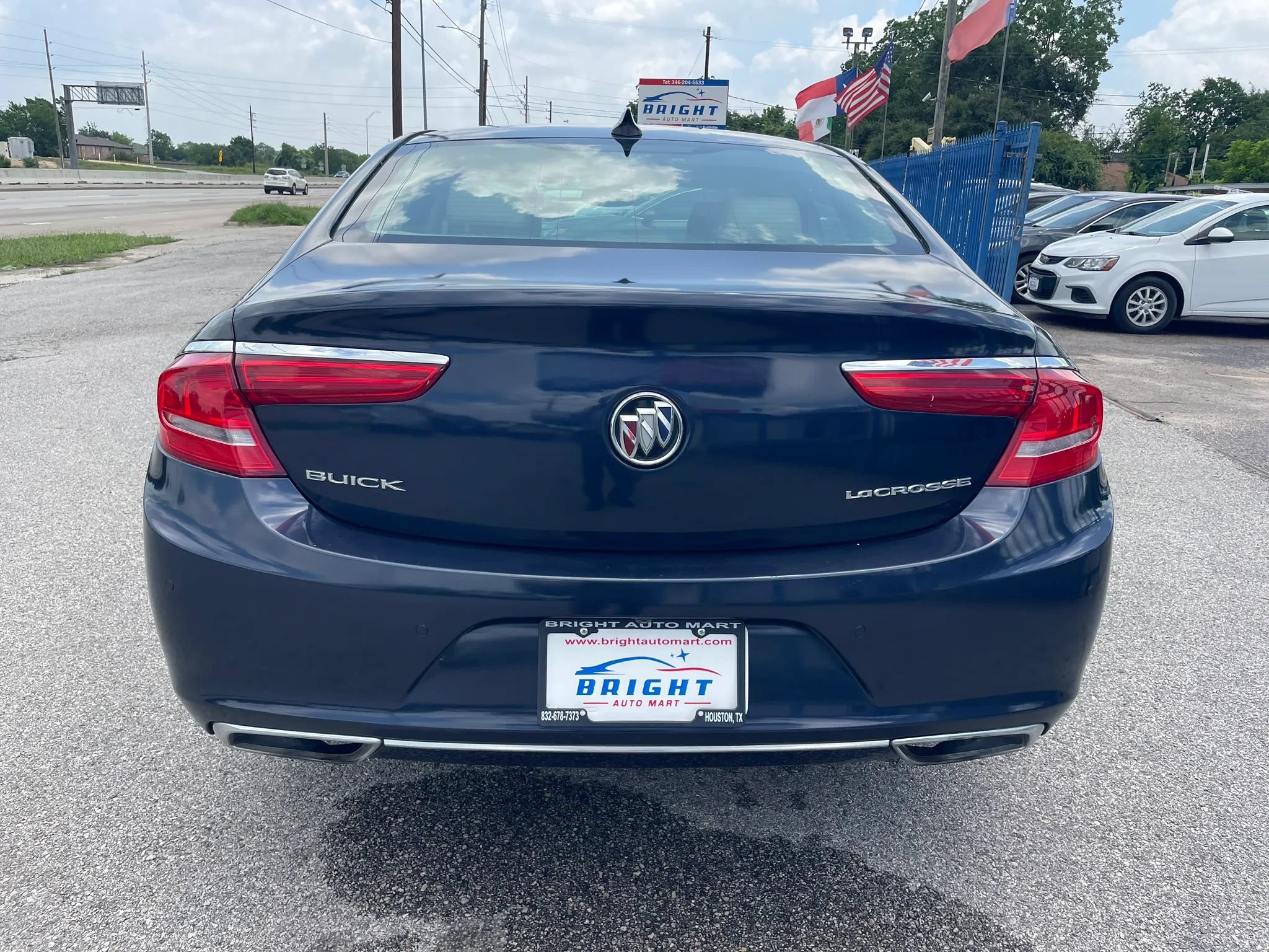 Used 2017 Buick LaCrosse Preferred FWD image 3