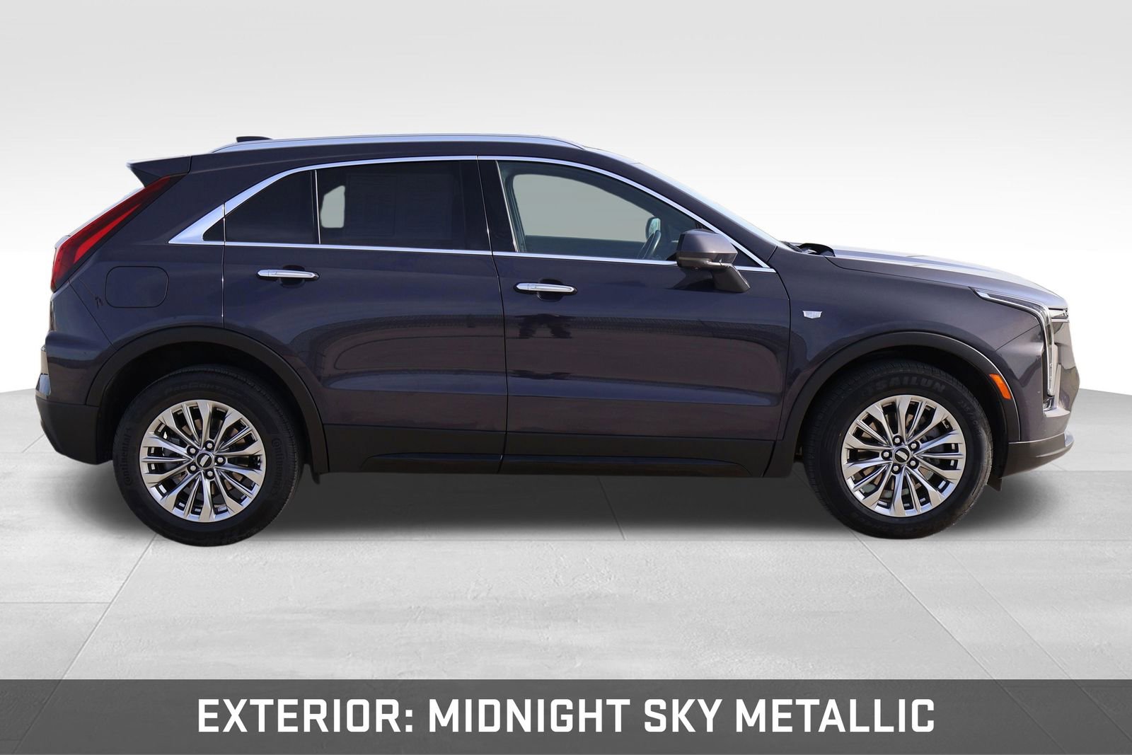 Used 2025 Cadillac XT4 Premium Luxury image 5