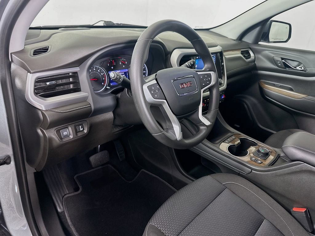 Used 2023 GMC Acadia SLE w/ Driver Convenience Package FWD image 9