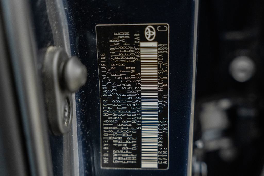 Used 2024 Toyota Corolla SE w/ SE Convenience Package image 33