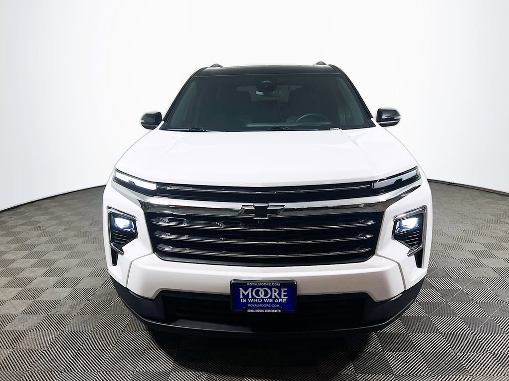 Used 2025 Chevrolet Traverse LT w/ Sun and Wheel Package image 3