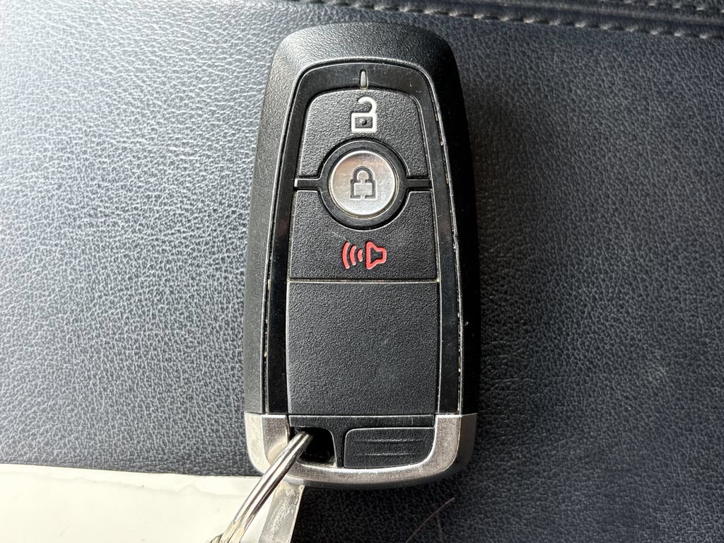 Used 2018 Ford Edge SEL AWD/4WD image 32