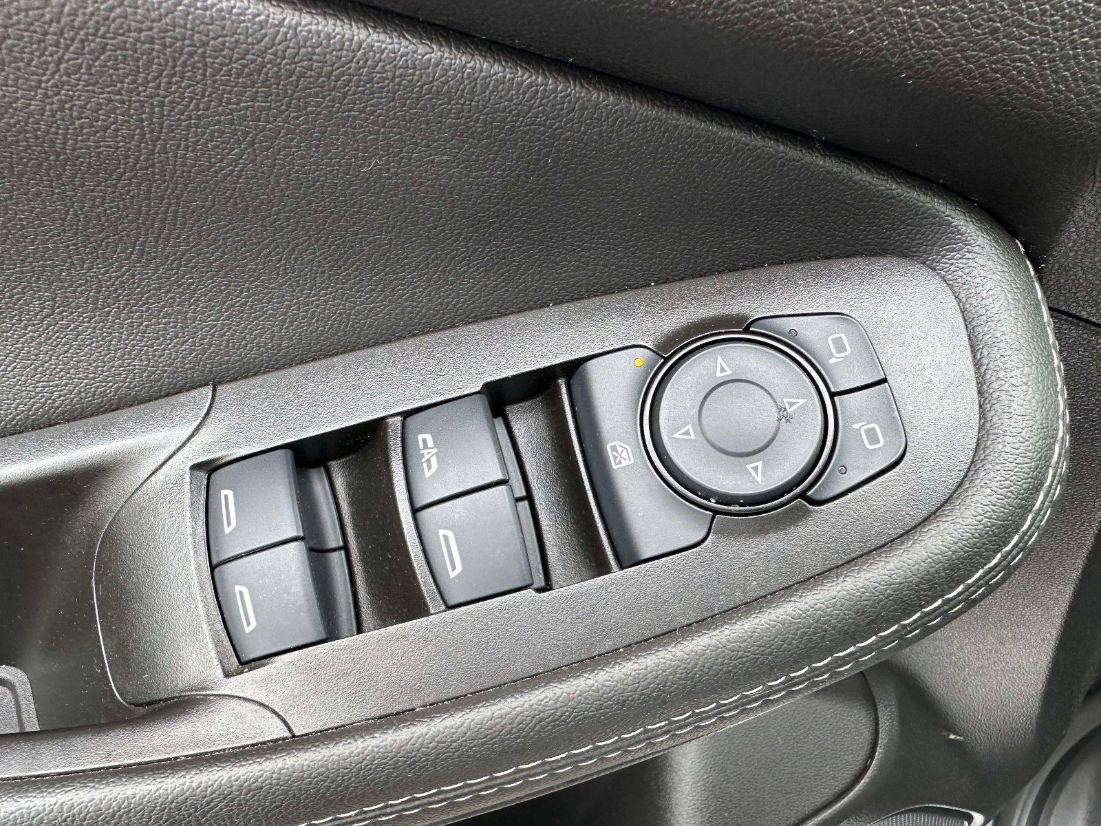 Used 2023 Buick Encore GX Preferred w/ Cold Weather Comfort Package AWD/4WD image 16