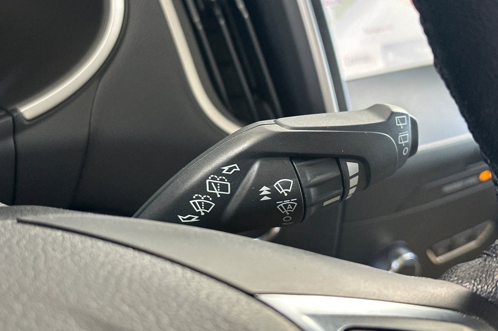 Used 2020 Ford Edge SEL w/ Convenience Package FWD image 34