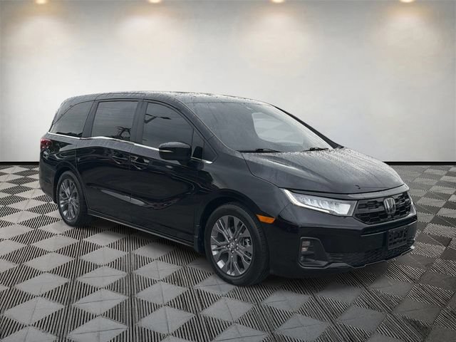 Used 2025 Honda Odyssey Touring image 3