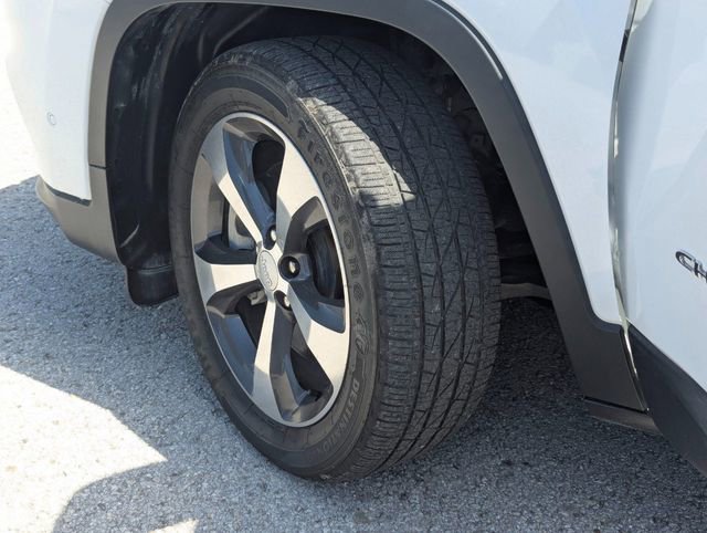 Used 2019 Jeep Cherokee Limited w/ Technology Group FWD image 43