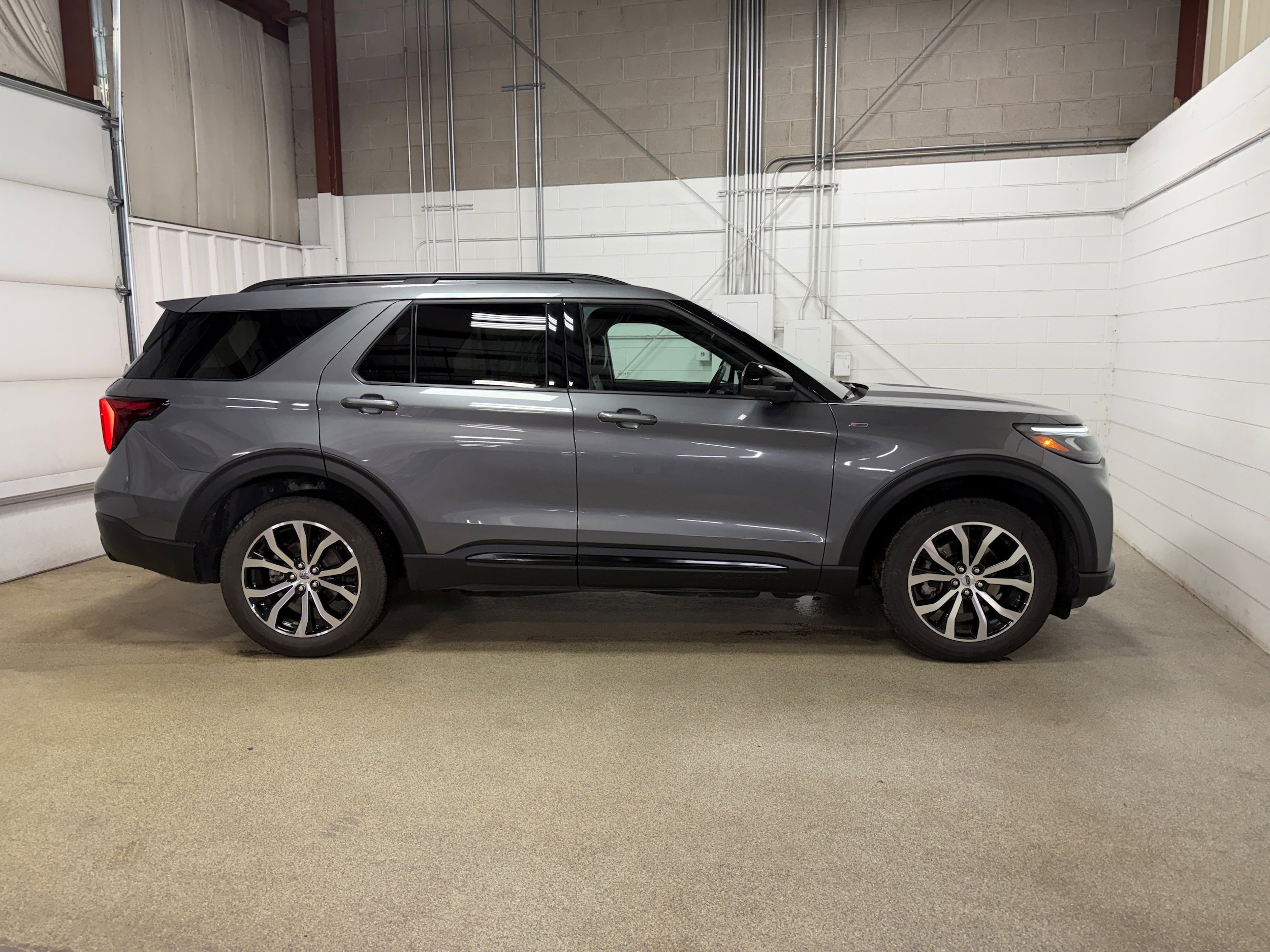 Certified 2025 Ford Explorer ST-Line image 6