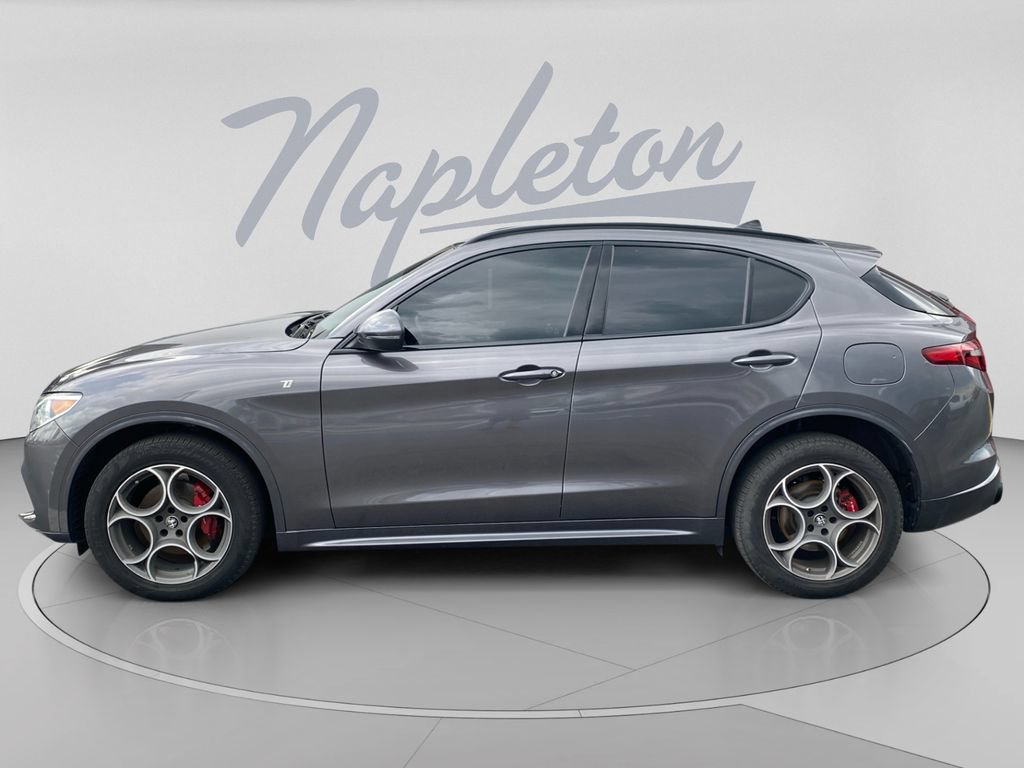 Used 2022 Alfa Romeo Stelvio Ti w/ Active Assist Plus Package AWD/4WD image 4
