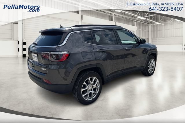 Used 2024 Jeep Compass Latitude AWD/4WD image 3