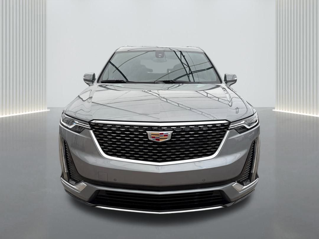 New 2025 Cadillac XT6 Luxury image 2