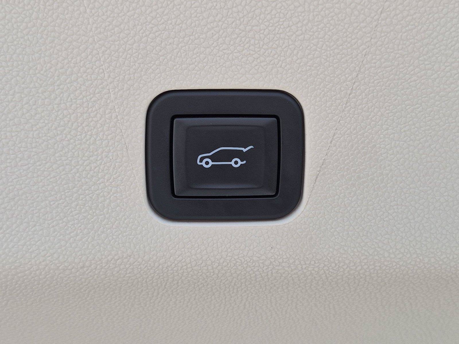 Certified 2025 Cadillac Escalade Sport Platinum w/ LPO, Floor Liner Package AWD/4WD image 33