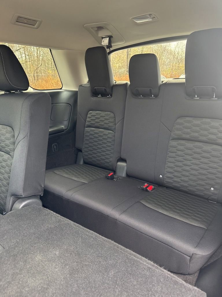 Used 2024 Nissan Pathfinder SV image 39