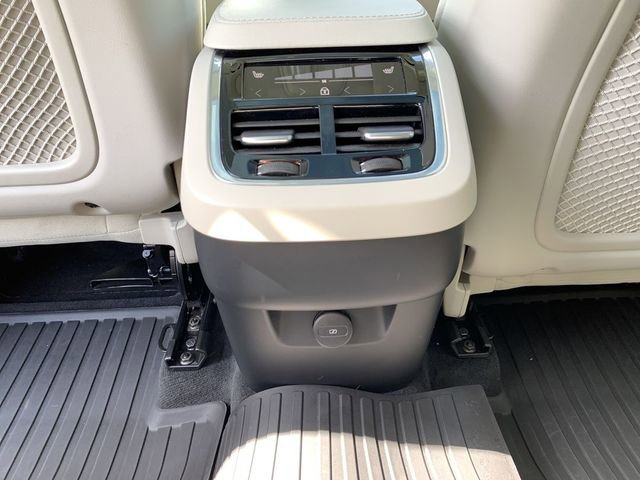 Used 2024 Volvo XC90 B5 Plus AWD/4WD image 32