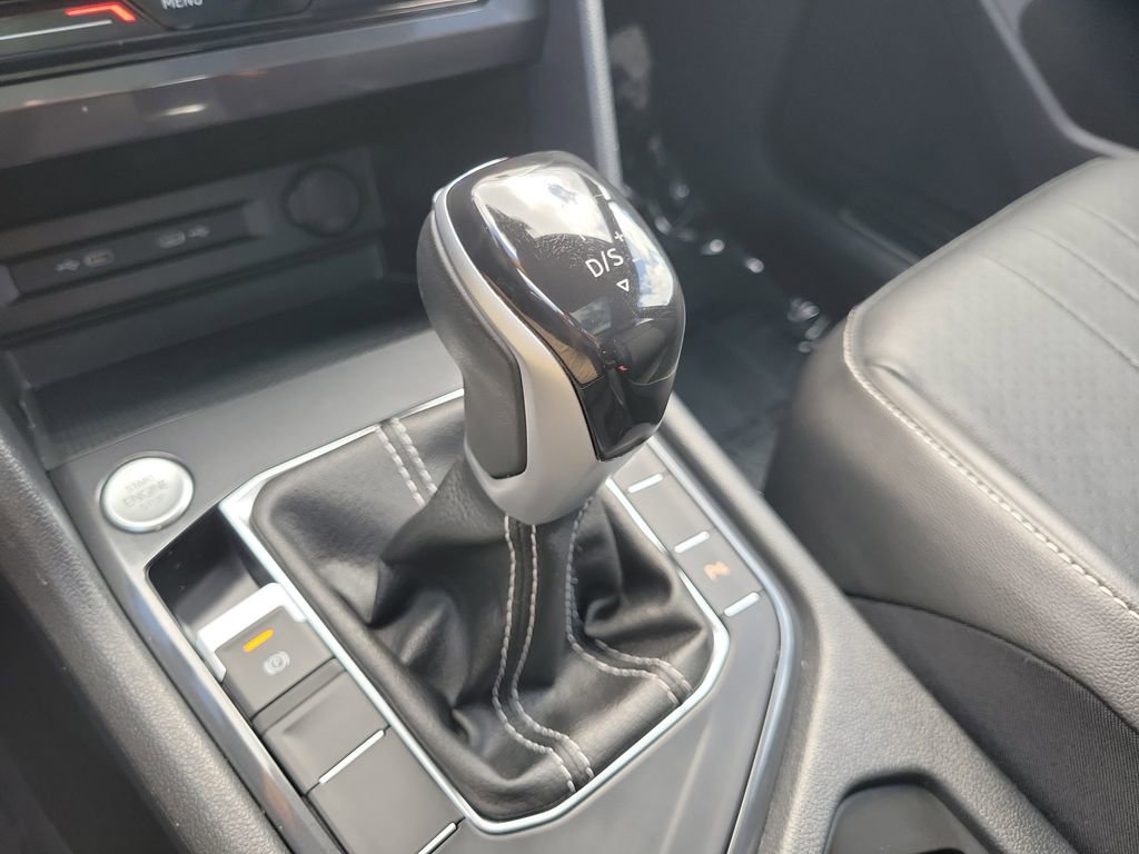 Used 2022 Volkswagen Tiguan SE R-Line image 33