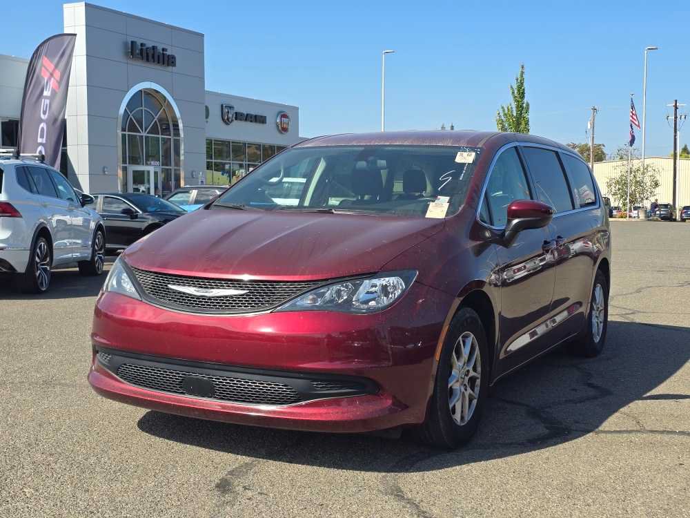 Used 2022 Chrysler Voyager LX FWD image 15