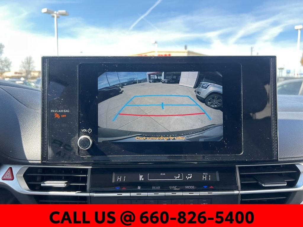 Used 2025 Toyota Sienna LE image 24