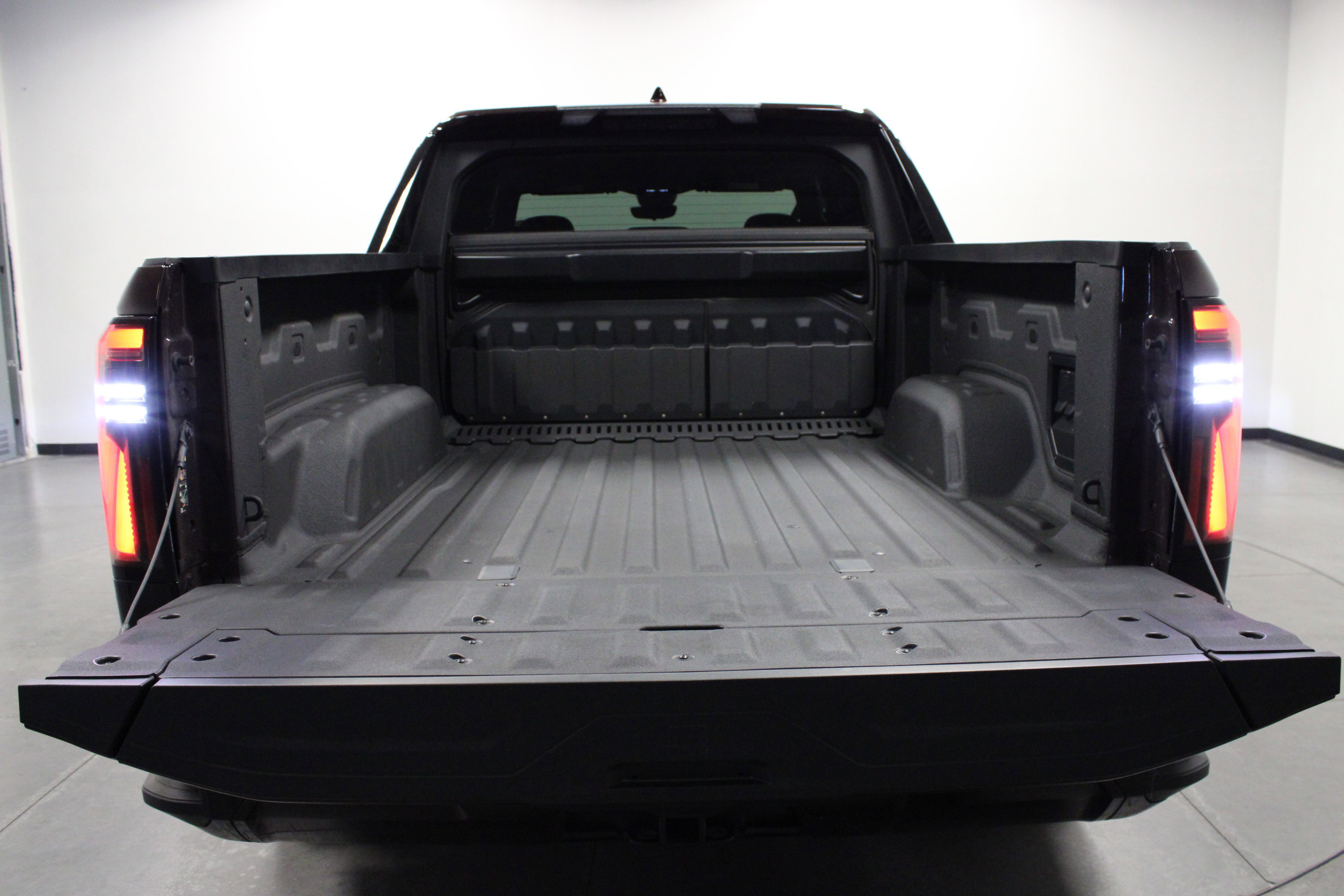 Used 2025 GMC Sierra EV Denali AWD/4WD image 14