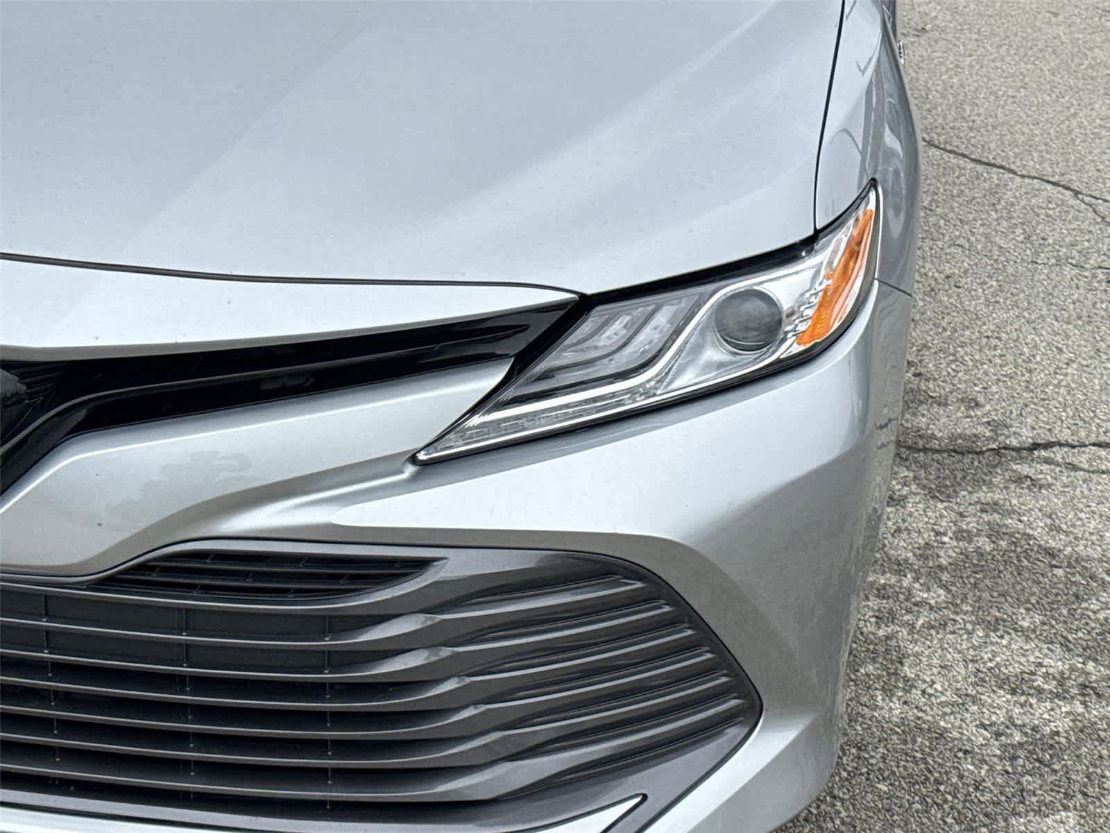 Used 2020 Toyota Camry XLE w/ Sunroof Package FWD image 9