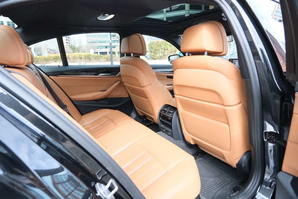 Used 2017 BMW 540i xDrive AWD/4WD image 25