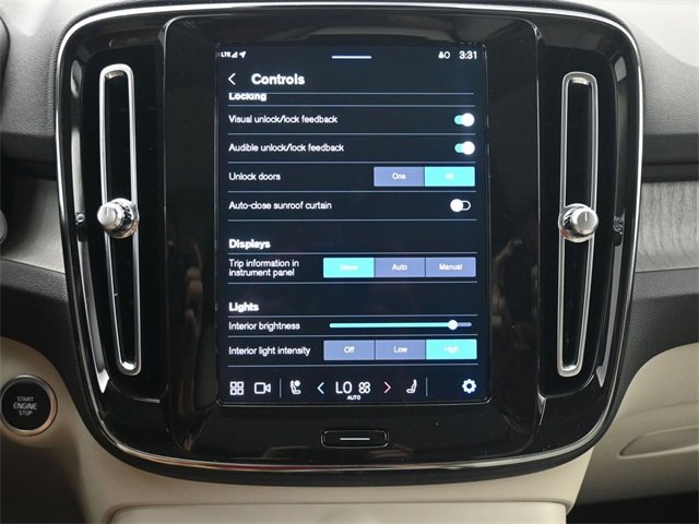 Used 2024 Volvo XC40 B5 Plus w/ Protection Package Premier image 17