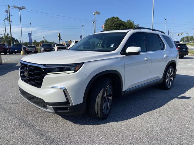 Used 2025 Honda Pilot Touring image 7