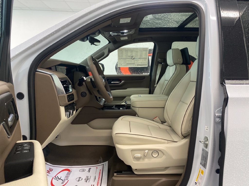 New 2026 GMC Yukon Denali w/ Denali Reserve Package AWD/4WD image 13