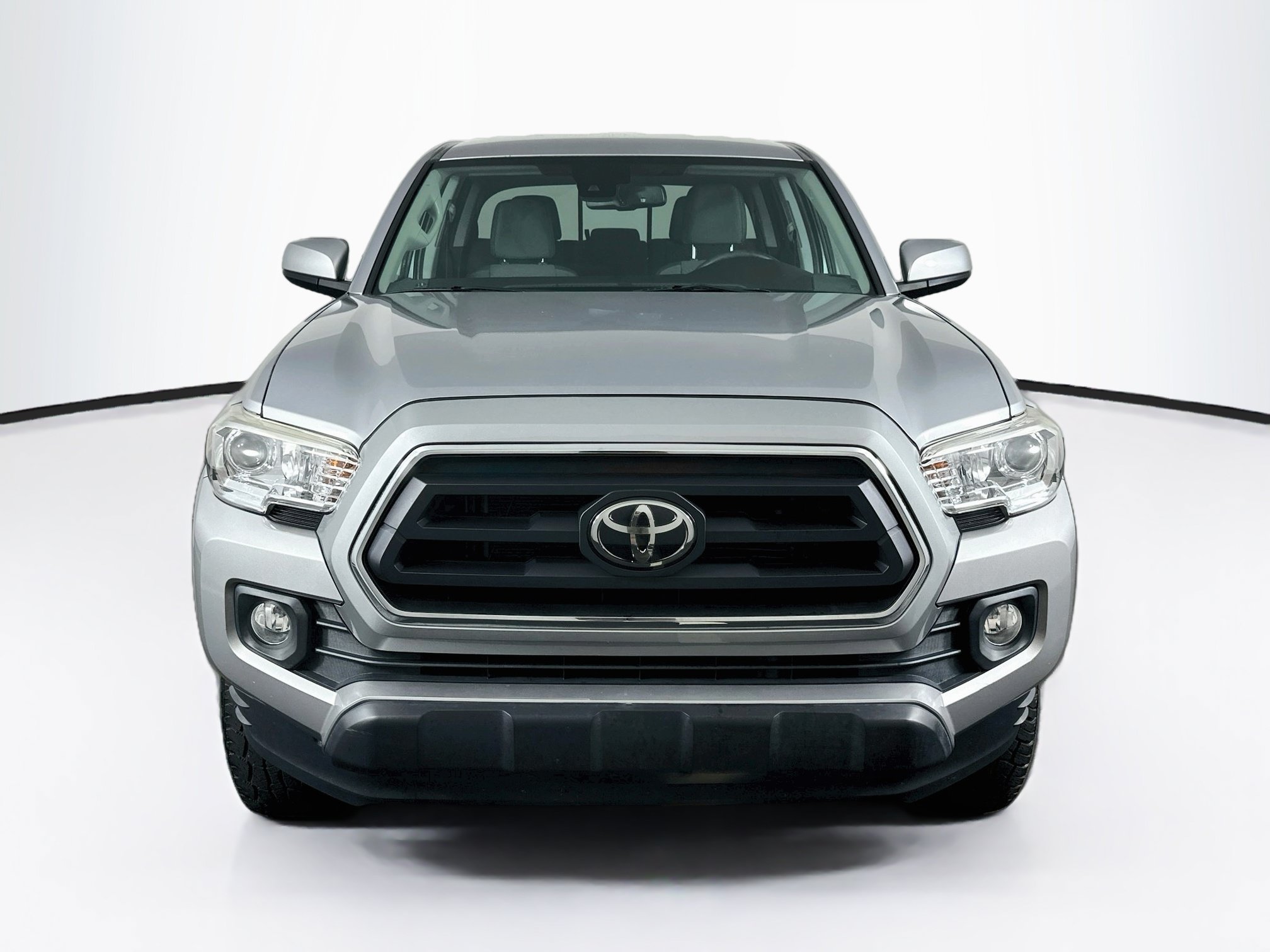 Used 2020 Toyota Tacoma SR5 AWD/4WD image 2