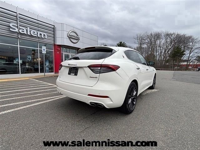 Used 2024 Maserati Levante GT Ultima AWD/4WD image 18