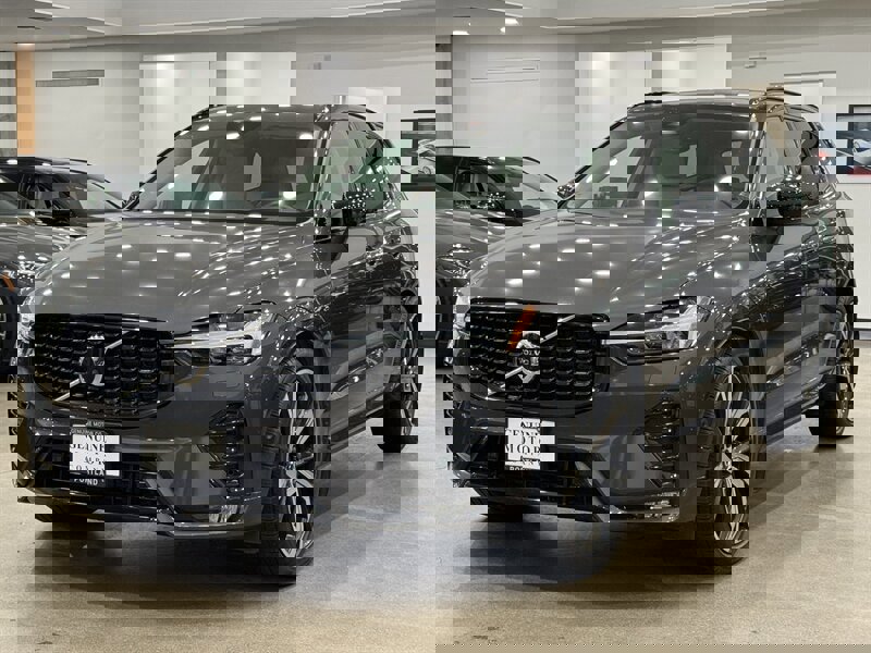 Used 2023 Volvo XC60 B6 Ultimate w/ Climate Package image 1