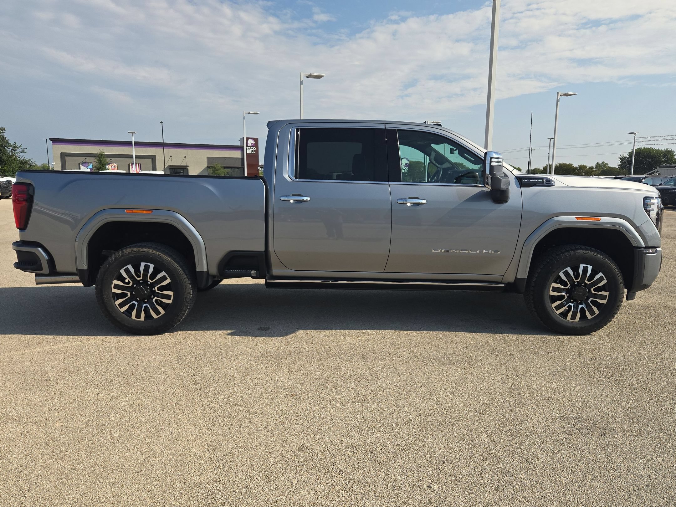 Used 2026 GMC Sierra 2500 Denali Ultimate AWD/4WD image 2