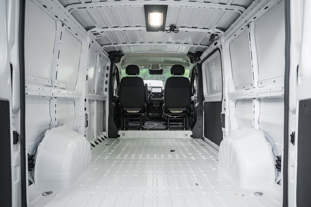 New 2025 RAM ProMaster 2500 w/ Quick Order Package 22G SLT image 8