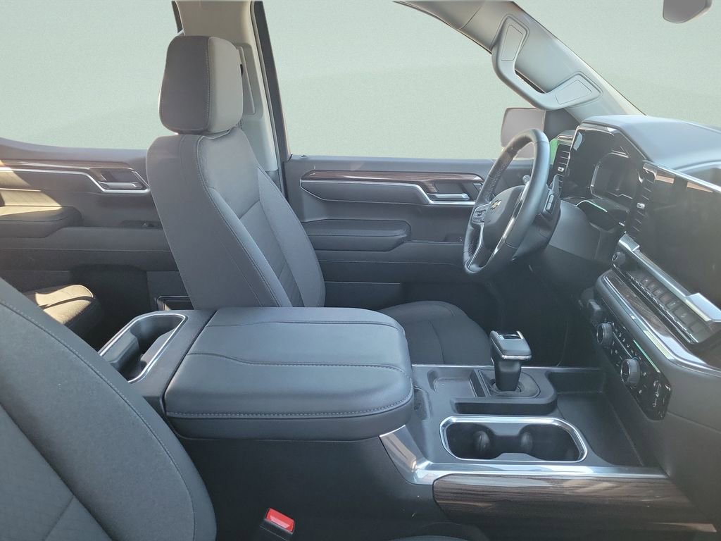 Used 2025 Chevrolet Silverado 1500 LT image 7
