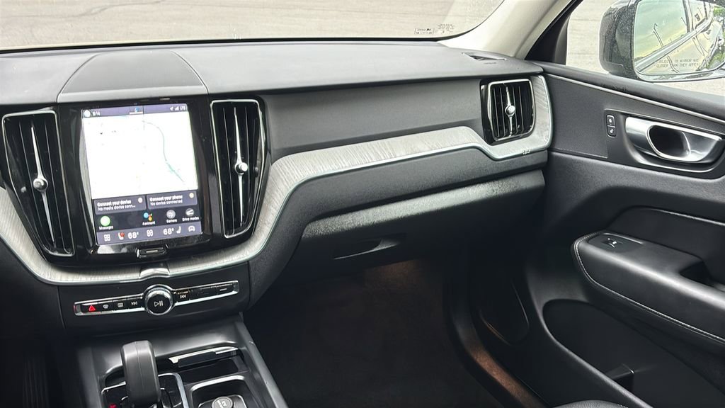Certified 2025 Volvo XC60 B5 Plus AWD/4WD image 8