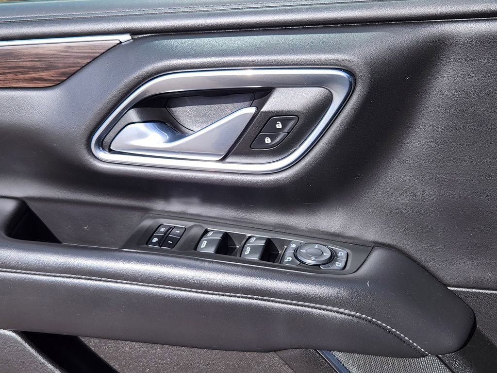 Used 2022 Chevrolet Suburban Z71 w/ Luxury Package image 19