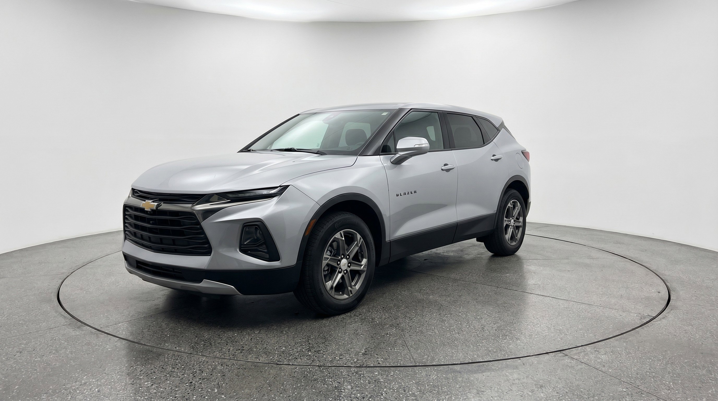 Used 2025 Chevrolet Blazer LT FWD image 3