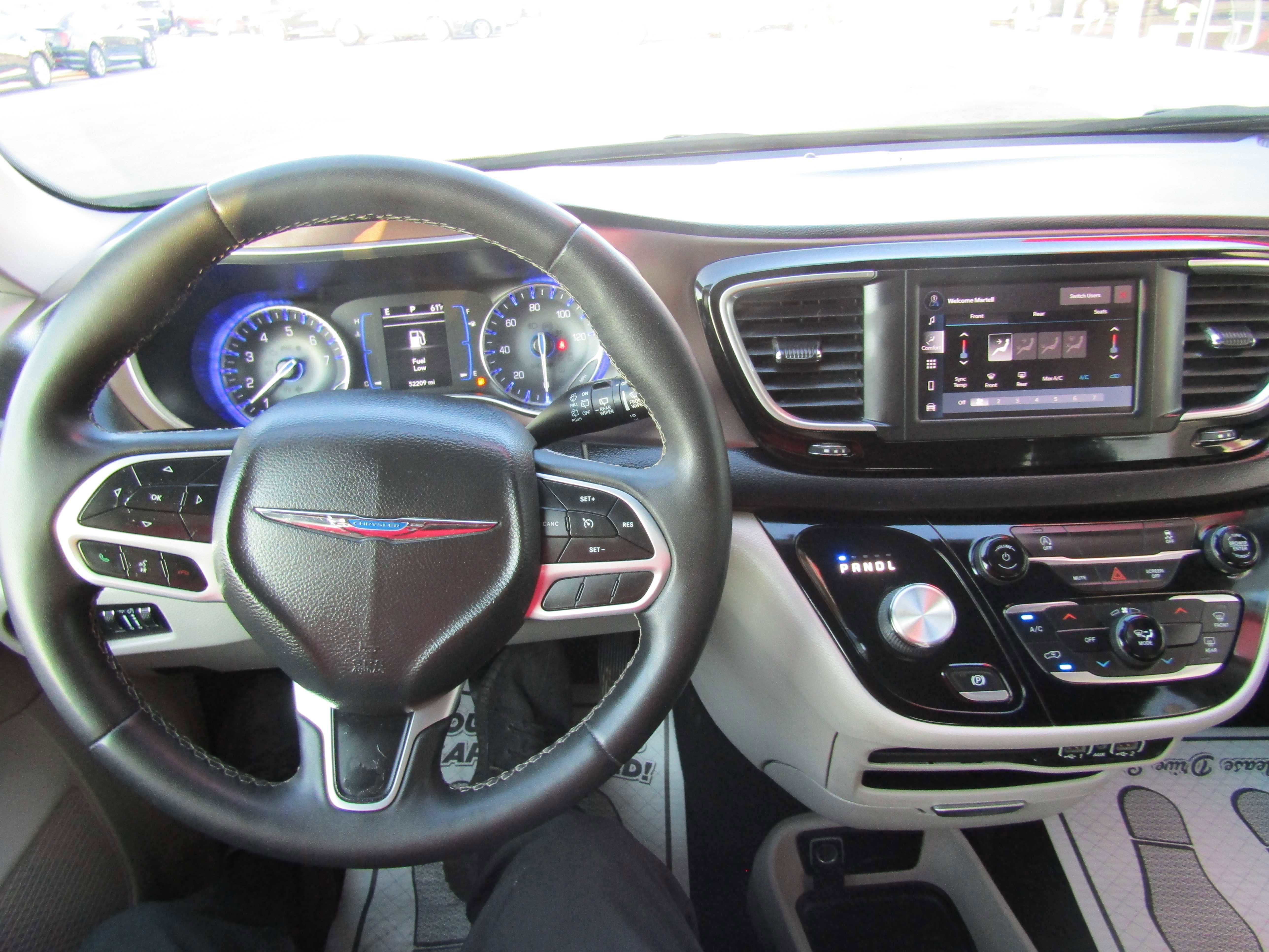Used 2022 Chrysler Voyager LX FWD image 14