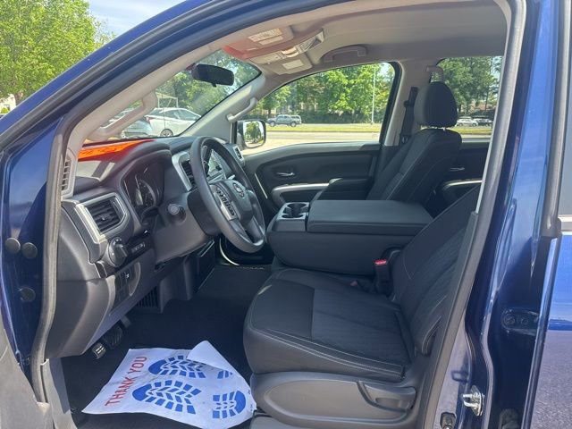 Used 2018 Nissan Titan SV image 22