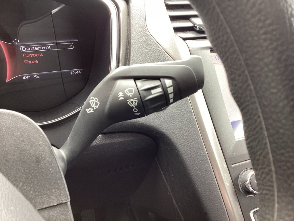 Used 2020 Ford Fusion SE image 21