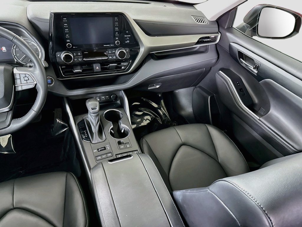 Certified 2022 Toyota Highlander XLE AWD/4WD image 27