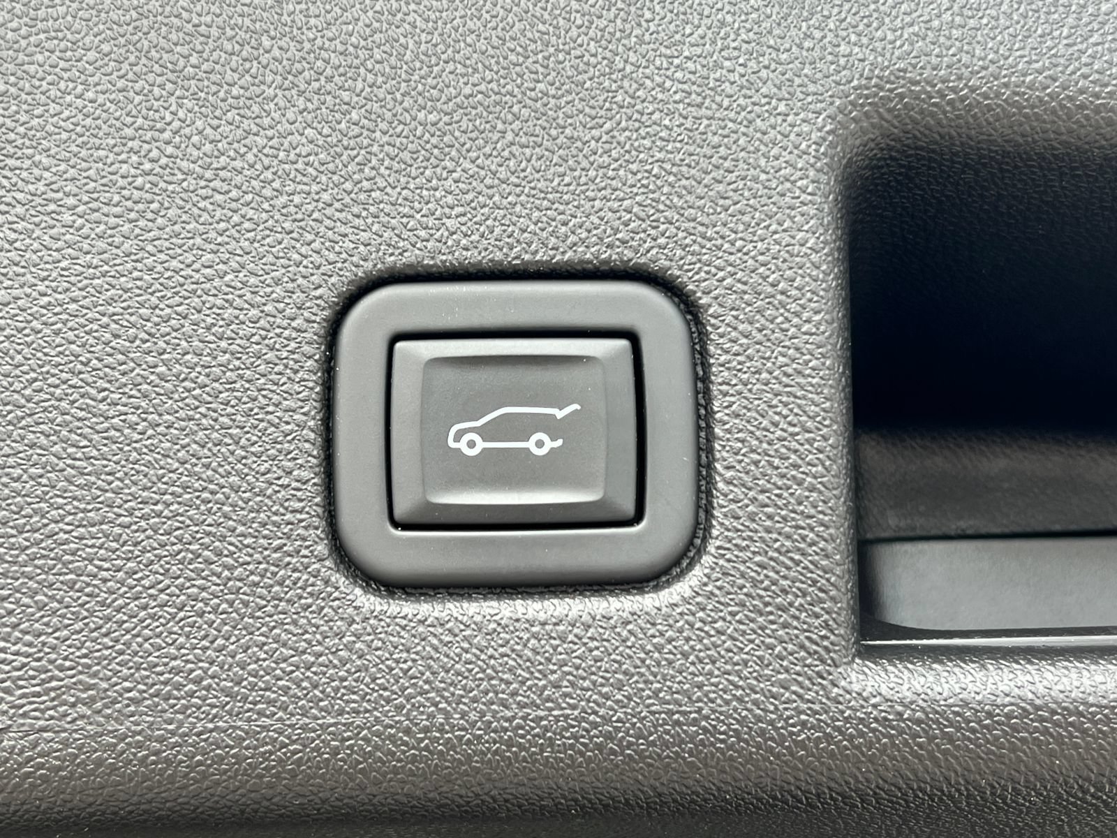 Certified 2024 Chevrolet Equinox Premier FWD image 44