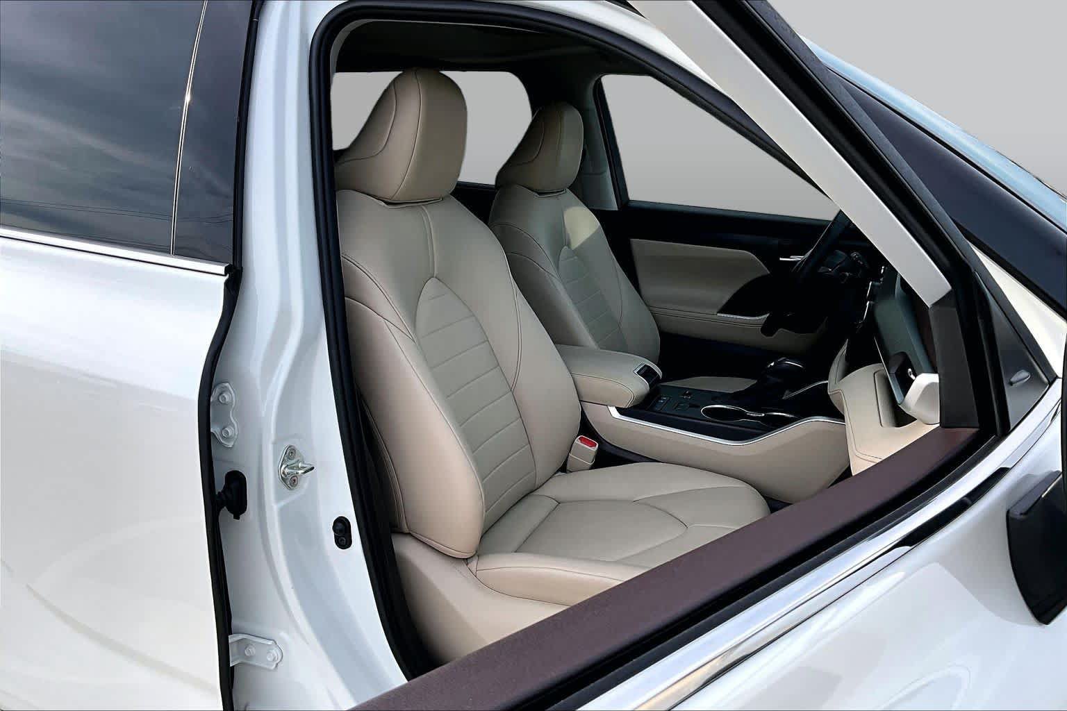 Used 2020 Toyota Highlander XLE FWD image 9