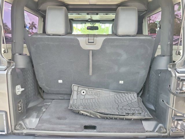 Used 2016 Jeep Wrangler Rubicon AWD/4WD image 6