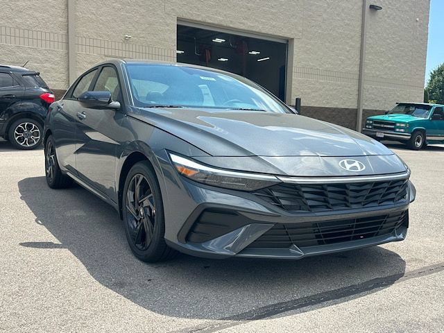 New 2026 Hyundai Elantra SEL Sport FWD image 9
