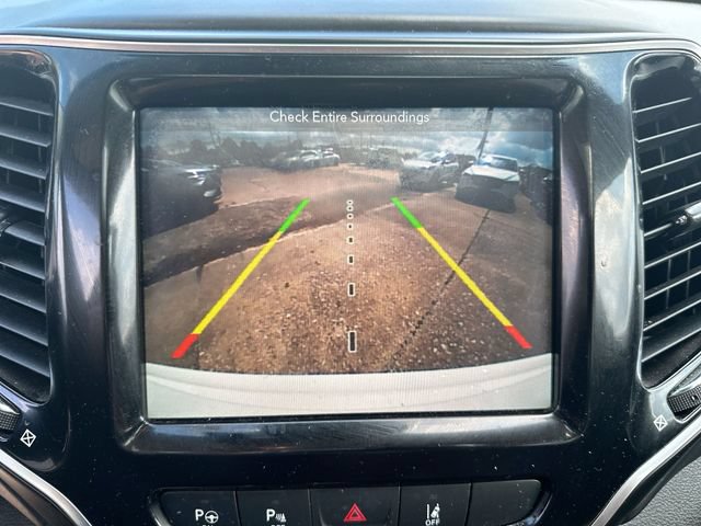 Used 2019 Jeep Cherokee Overland AWD/4WD image 17
